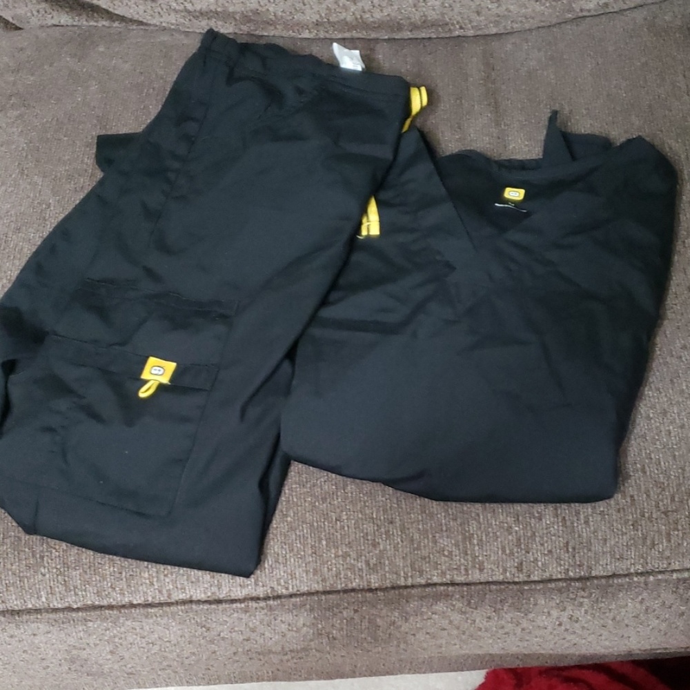 Scrub set
